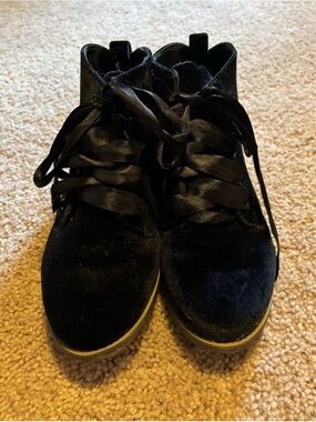Steve Madden Black Velvet Womens Ankle Booties w/ Satin Ties